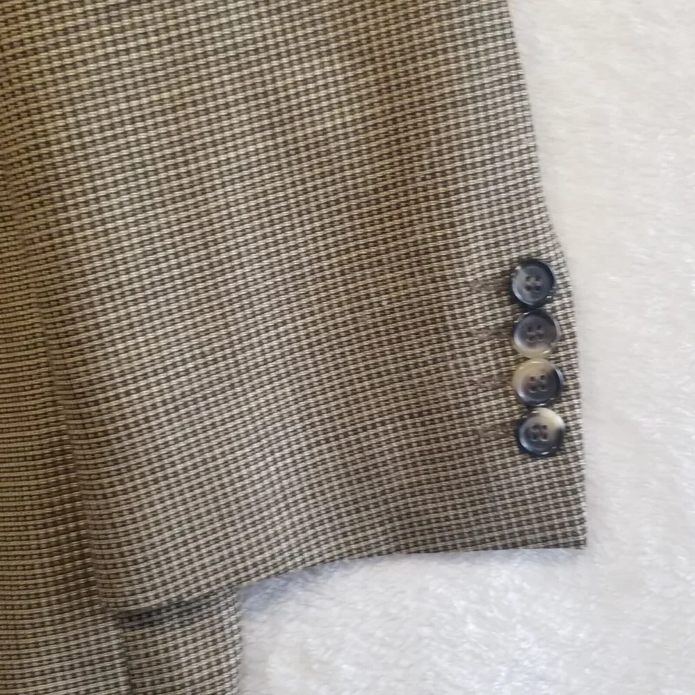 Hugo Boss 44R Sport Coat 3 Button Tan Silk Wool Blend Plaid Classic Business